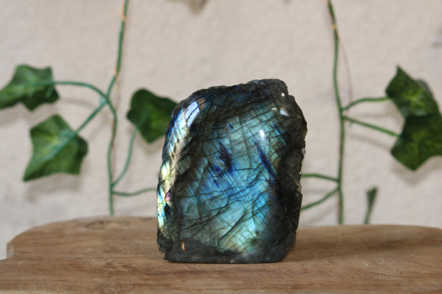 Petite labradorite