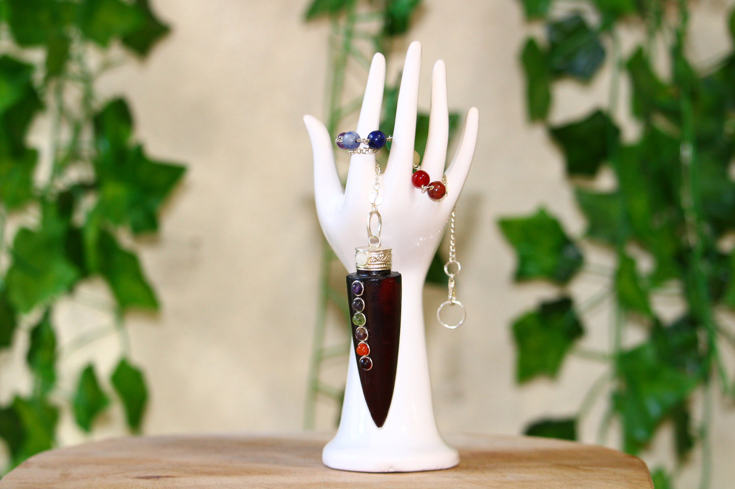 Pendule en bois avec 7 pierres naturelles