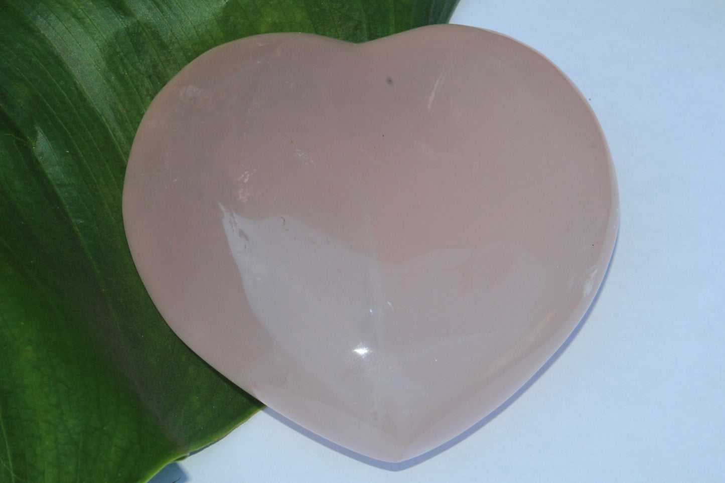 Quartz rose en pierre ; Quartz rose ; Quartz rose en coeur ; pierres naturelles ; lithothérapie ; lithotherapie ; bien etre 