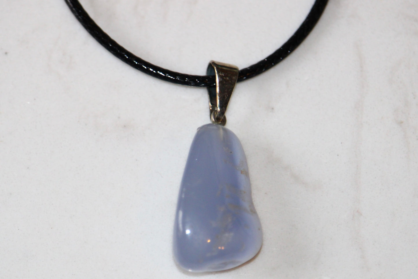 Collier en Calcédoine Bleue