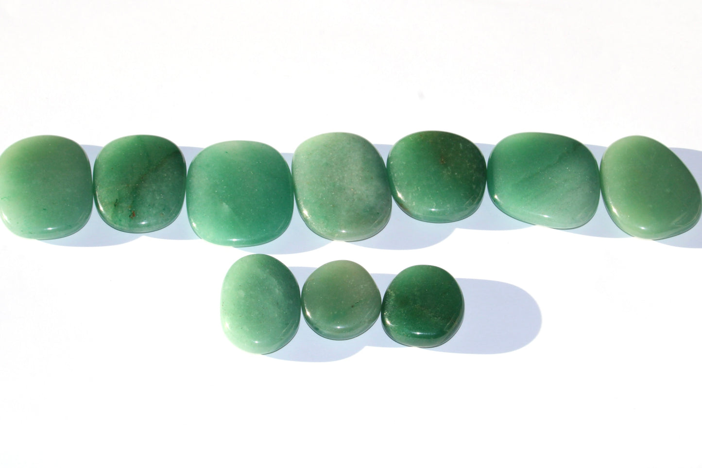 Galet aventurine verte - galet en pierre naturelle d'aventurine verte - galet en pierre naturelle - pierre naturelle - lithothérapie - lithotherapie - signature minérale - signature minerale - pierre semi précieuse - pierre de lithothérapie 
