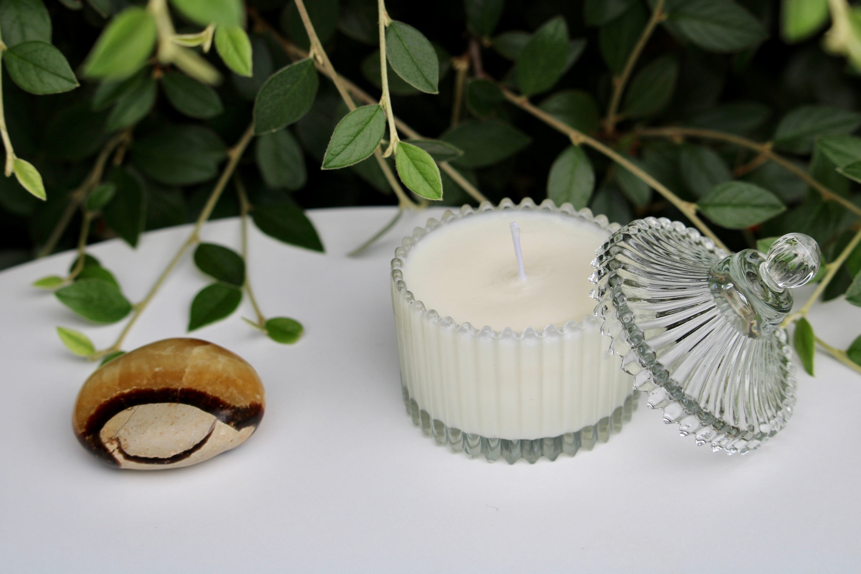 bougie-douceur-de-citron , bougie artisanale au citron, bougie et pierre naturelle ; bougie et septaria 