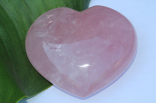 Quartz rose en pierre ; Quartz rose ; Quartz rose en coeur ; pierres naturelles ; lithothérapie ; lithotherapie ; bien etre 