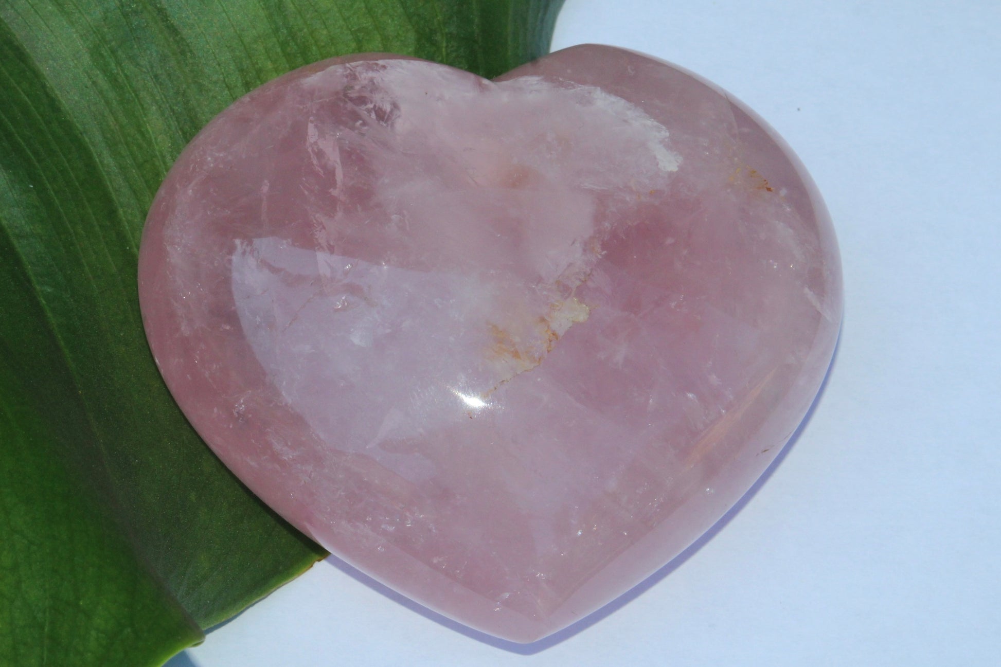 Quartz rose en pierre ; Quartz rose ; Quartz rose en coeur ; pierres naturelles ; lithothérapie ; lithotherapie ; bien etre 